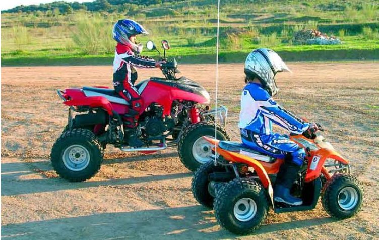 ¿Moto o quad para empezar? Descubre cuál es la mejor opción para tus hijos moto o quad